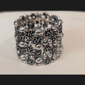 Silver Floral Metal Stretch Bracelet